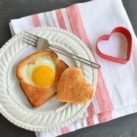 Valentine Heart-Shaped Egg in Toast 
