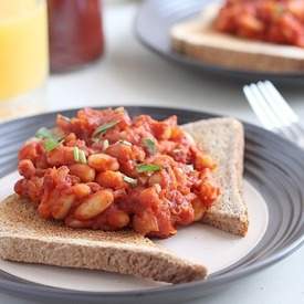 Homemade vegetarian baked beans