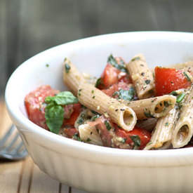 Raw tomato and pesto sauce