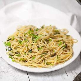Red pepper flakes and garlic spaghetti