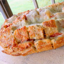 Pepperoni Pizza Pull-Apart Bread