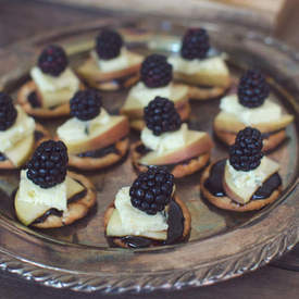 Pear gorgonzola pita cracker bites