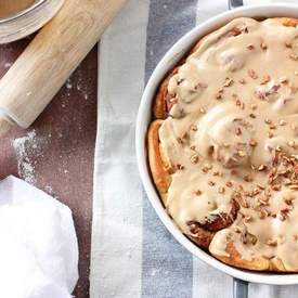 Maple Pecan Cincinnamon Rolls