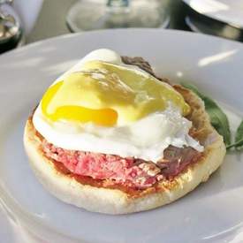 Beef Tenderloin Benedict