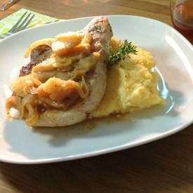 Pork Chops with Apple Brandy Sauce