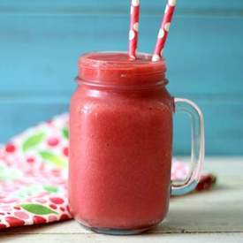 Strawberry Coconut Water Smoothie 