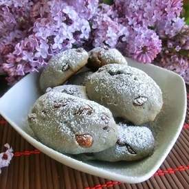 Biscuits flavored with rose hips