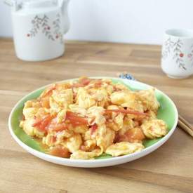 CHINESE SCRAMBLED EGGS WITH TOMATOES