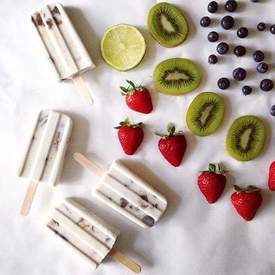 Cookie and Cream Pops