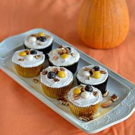 Pecan Pie Stuffed Apple Cupcakes