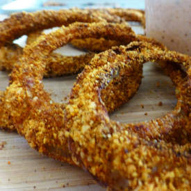  	 Cajun Parmesan Onion Rings with Spicy Dip (Glut