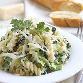 Creamy leek and parsley pasta