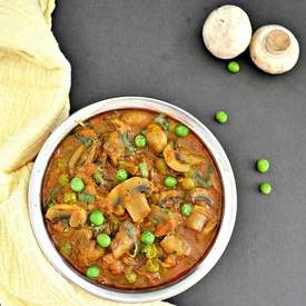 Mushroom & Peas Curry 